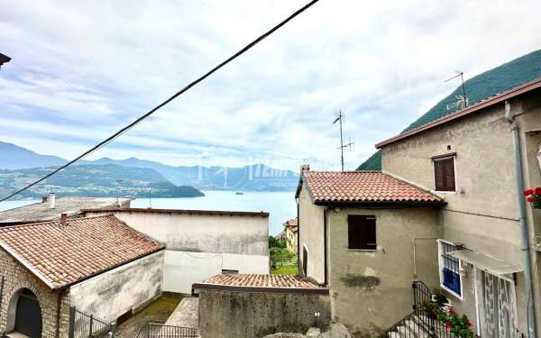 Foto Casa indipendente in vendita a Tavernola Bergamasca