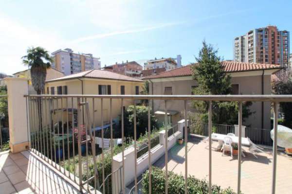 Foto Casa indipendente in vendita a Terni - 6 locali 320mq