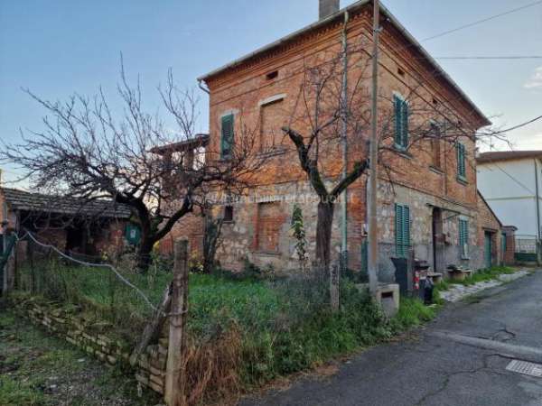 Foto Casa indipendente in vendita a Torrita Di Siena - 6 locali 228mq