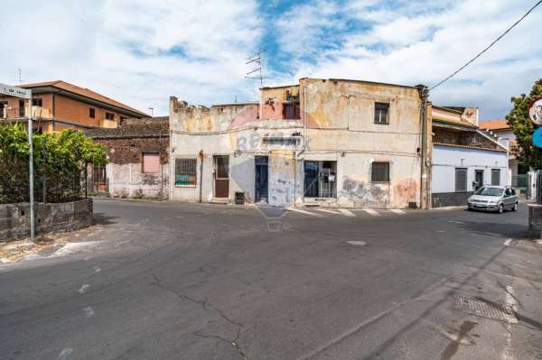 Foto Casa indipendente in vendita a Tremestieri Etneo