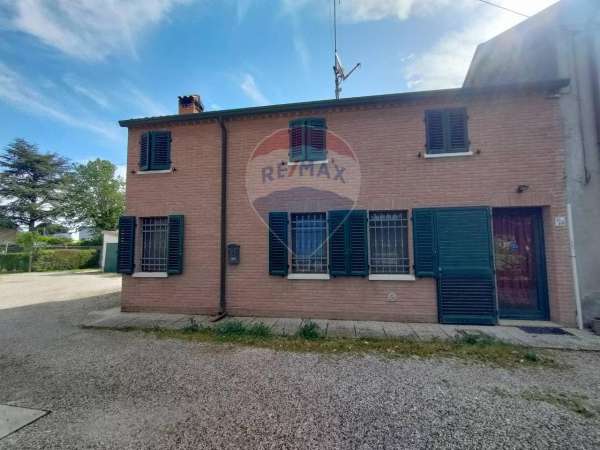 Foto Casa indipendente in vendita a Tresignana