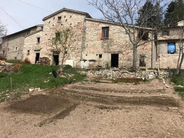 Foto CASA INDIPENDENTE in VENDITA a URBINO