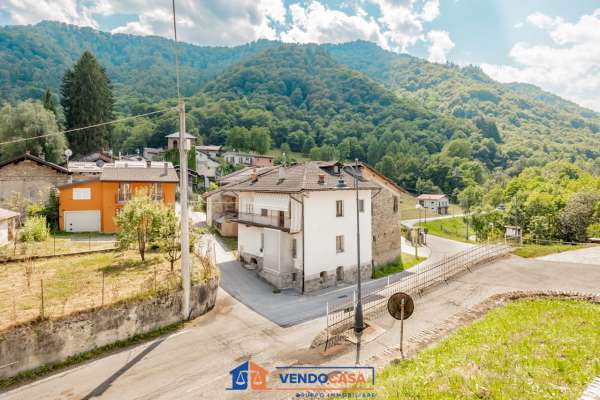Foto Casa indipendente in vendita a Valloriate
