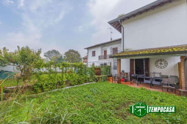 Foto Casa indipendente in vendita a Vellezzo Bellini
