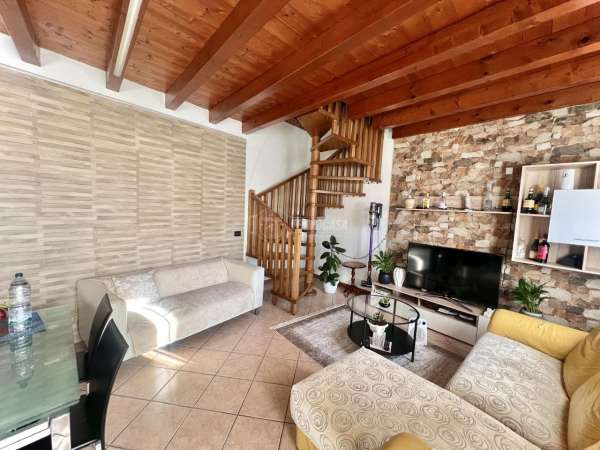 Foto Casa indipendente in vendita a Villongo