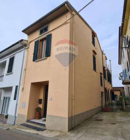 Foto Casa indipendente in vendita a Vinci - 8 locali 235mq