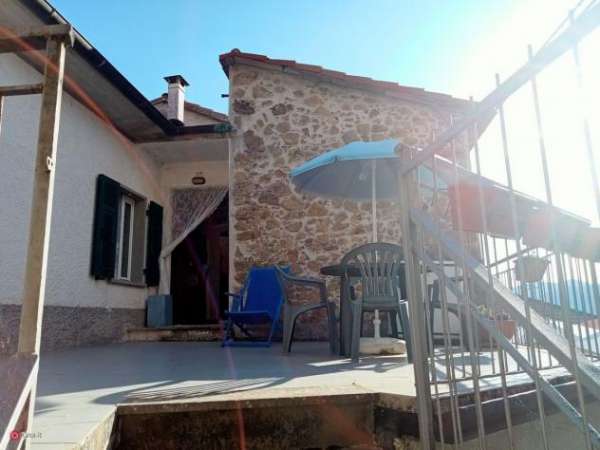 Foto Casa Indipendente in Vendita in 4 Novembre 17 a Sesta Godano
