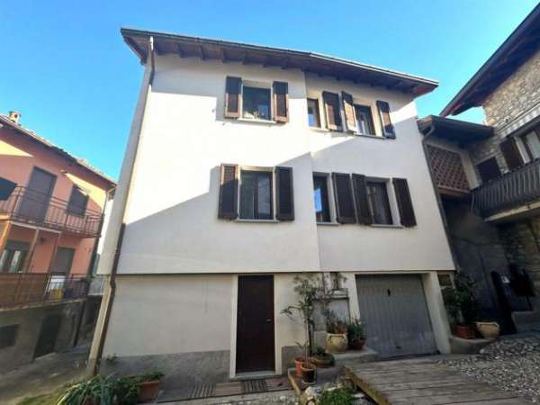 Foto CASA INDIPENDENTE SU PIU' LIVELLI A GALBIATE - SALA AL BARRO