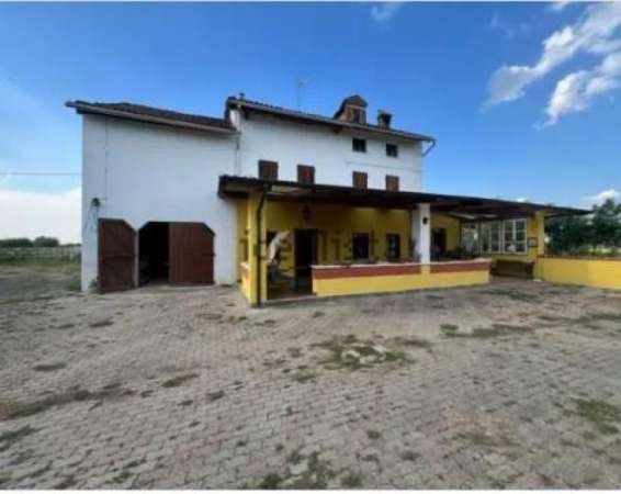 Foto Casa indipendente su quattro lati - cascinale con un ettaro di terreno circostante  -  Incarico in esclusiva unica agenzia