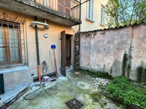Foto Casa mantovana da ristrutturare  ideale anche come investimento