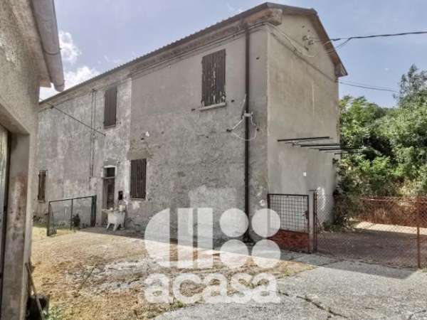 Foto CASA SEMI INDIPENDENTE PARZAILMENTE RISTRUTTURATA