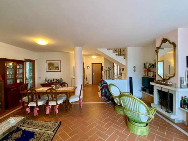 Foto Casa semindipendente in vendita a Isola - Luni 218 mq  Rif: 1314948