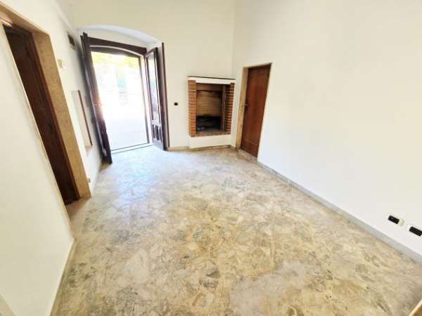 Foto Casa singola angolare con cantina