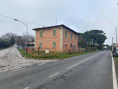 Foto Casa singola in Vendita, 4 Locali, 3 Camere, 520 mq (CASTIGLIONE