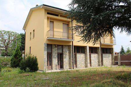 Foto Casa singola in Vendita, 6 Locali, 350 mq, Busto Arsizio (Saccon