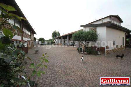 Foto Casa singola in Vendita, 6 Locali, 360 mq, Castrezzato