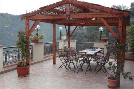 Foto Casa singola in Vendita, 6 Locali, 4 Camere, 200 mq (CAMPOROSSO)