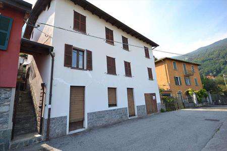 Foto Casa singola in Vendita, pi� di 6 Locali, 200 mq, Dongo
