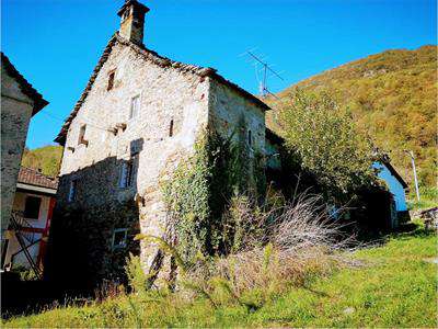 Foto Casa singola in Vendita, pi� di 6 Locali, 300 mq, Villadossola