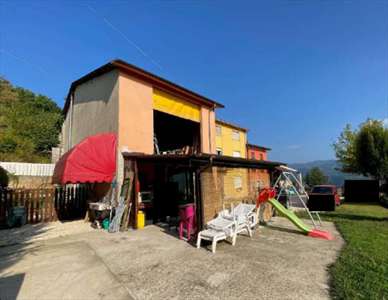 Foto Casa singola in Vendita, pi� di 6 Locali, 319 mq, Chiampo