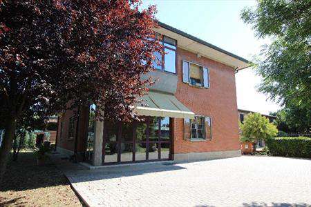 Foto Casa singola in Vendita, pi� di 6 Locali, 4 Camere, 208 mq (CAST