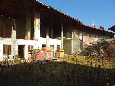 Foto Casa singola in Vendita, pi� di 6 Locali, 800 mq, Foglizzo