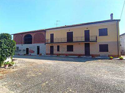 Foto Casa singola in Vendita, pi� di 6 Locali, 908 mq, Alessandria
