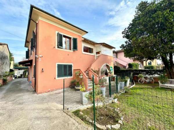 Foto Casa singola in vendita a San Macario In Piano - Lucca 200 mq  Rif: 1295829