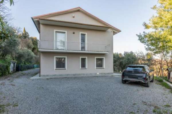 Foto Casa singola in vendita a Santa Maria a Monte 250 mq  Rif: 1305890