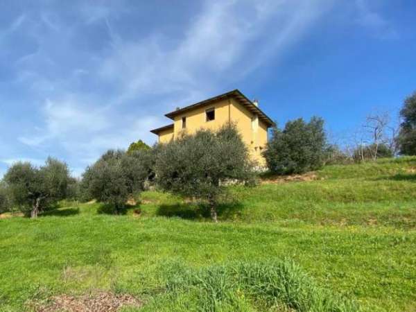 Foto Casa singola in vendita a Santa Maria a Monte 270 mq  Rif: 1250048