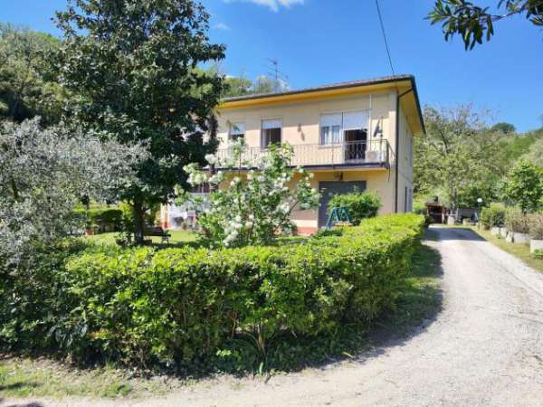 Foto Casa singola in vendita a Santa Maria a Monte 320 mq  Rif: 1148266