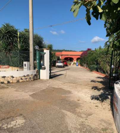 Foto Casale con B&B di recente costruzione