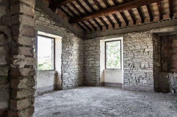Foto Casale in vendita a Fossombrone
