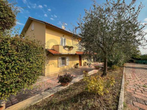 Foto Casale in vendita a Jesi
