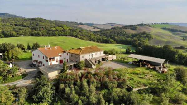 Foto Casale in vendita a Montecatini Val di Cecina