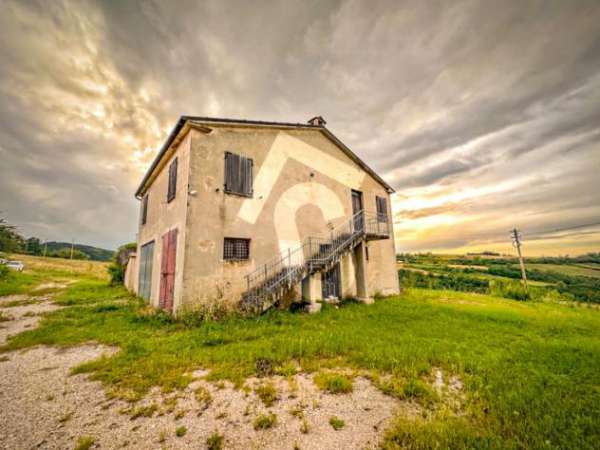 Foto Casale in vendita a Serra San Quirico