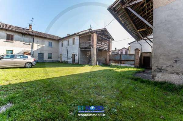 Foto CASCINA di 8 vani e di 300 mq (CURA CARPIGNANO) rif. CC7197