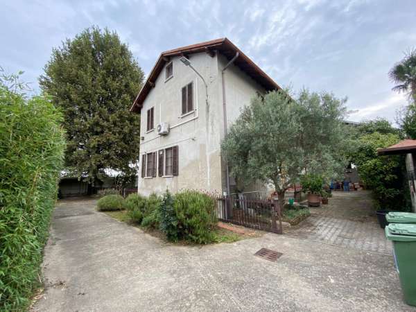 Foto Cascina in vendita a Pioltello