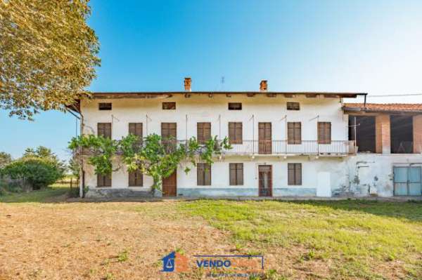 Foto Cascina in vendita a Vottignasco - 7 locali 200mq