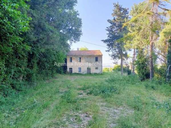 Foto CASOLARE CON CORTE ESCLUSIVA IN ZONA PANORAMICA