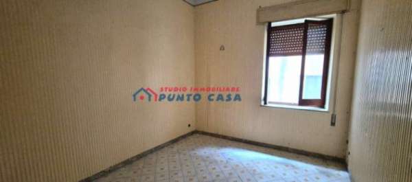 Foto CENTRO STORICO � Via Merc� � Intero stabile con n. 4 unit  abitative � P.T. + 1P. + 2P s/a � 200 mq totali. Da ristrutturare. Euro 60 mila CL E