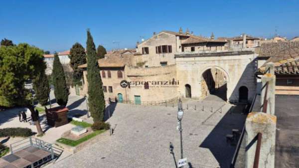 Foto CENTRO STORICO: Fano, arco d'augusto: la tua dimora con spledinda terrazza nel cuore della storia!immagina di svegliarti ogni mattina ammirando dalle