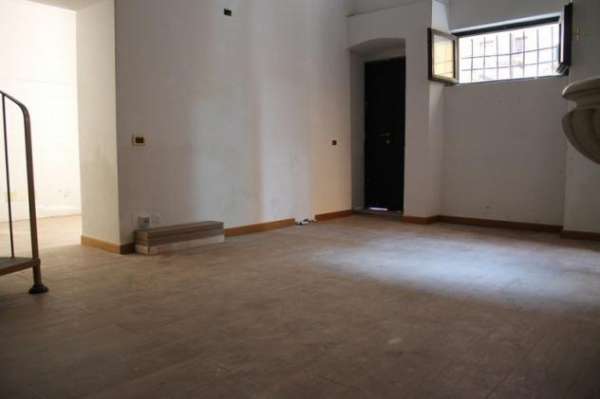 Foto Centro Storico  immobile commerciale con vetrina