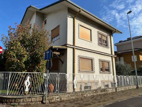 Foto Cernusco sul Naviglio, villa singola