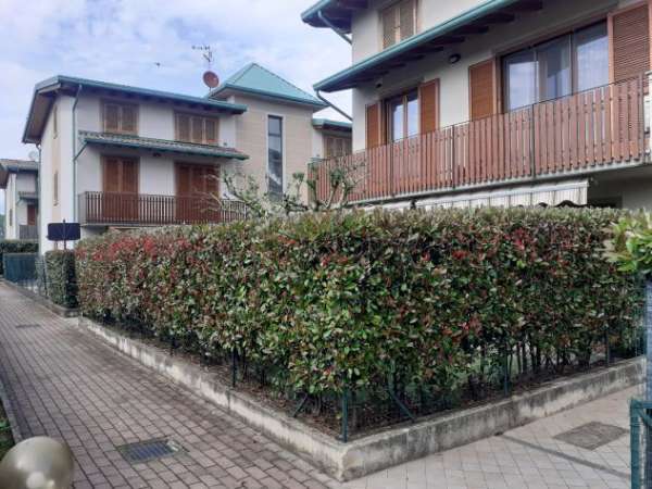 Foto Cologno al serio mansarde al rustico