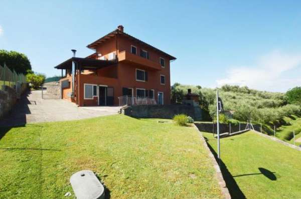 Foto Colonica in vendita a Colle di Compito - Capannori 370 mq  Rif: 1277414