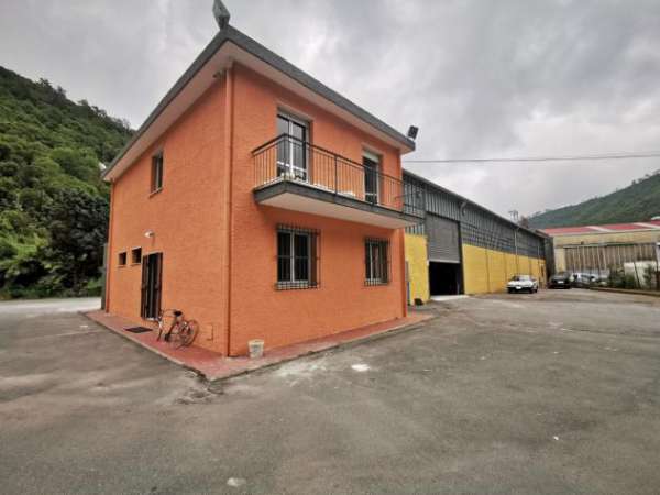 Foto Commerciale in vendita a Albisola Superiore