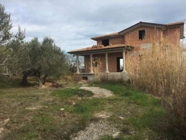 Foto Cupello vendesi villa 10 vani 435 Mq