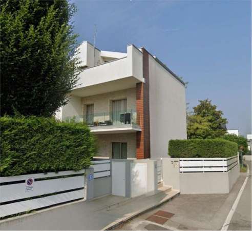 Foto EDI48/2021 10PD24apr - Villa a schiera a Padova via Pisani 67