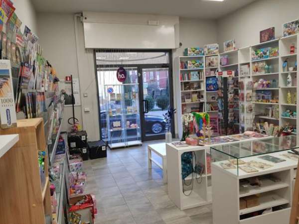 Foto Edicola in vendita a Lucca